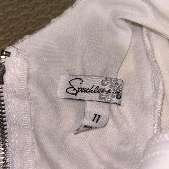 Lace sleeveless dress LAST CHANCE BEFORE ITS DONATED - Picture 3 of 4